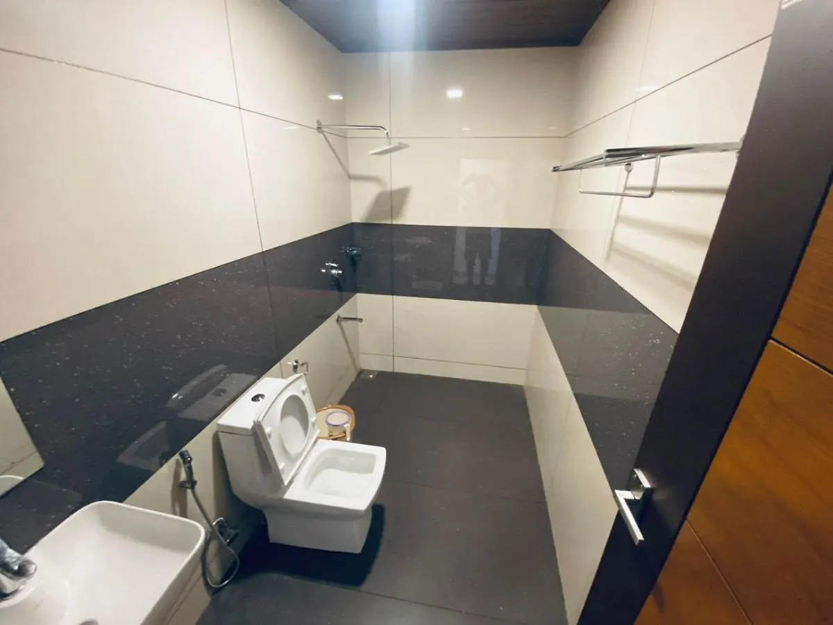 Five Bedroom Villa 무나르