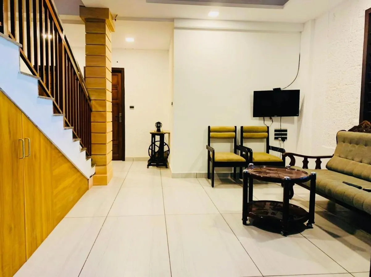 Five Bedroom Villa 무나르